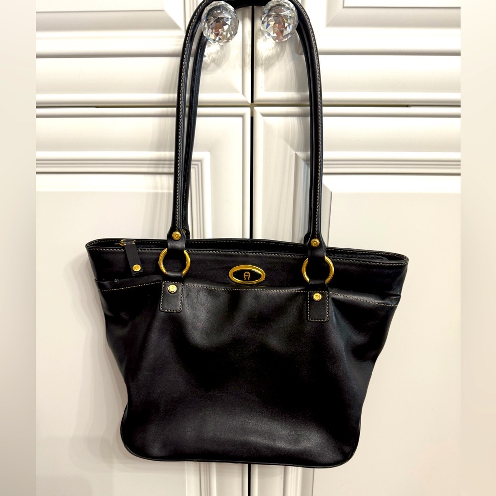 Etienne Aigner Black Leather Shoulder Bag w/ Numerous Compartments Pocket Slips